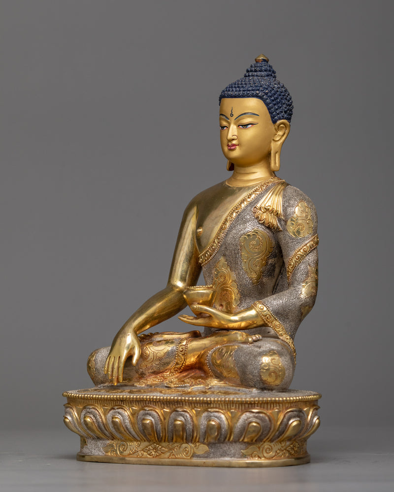 Sculpture of shakyamuni-buddha