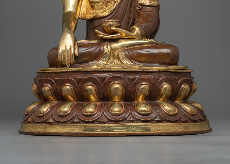 The historic Buddha Shakyamuni Sculpture | 24K Gold-Gilded Statue from Nepal