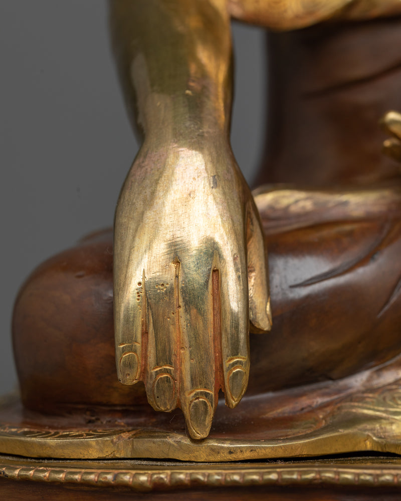 The historic Buddha Shakyamuni Sculpture | 24K Gold-Gilded Statue from Nepal