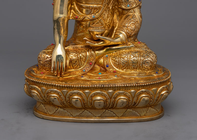 Gold-Gilded Shakyamuni Buddha Sculpture | A Resplendent Symbol of Enlightenment