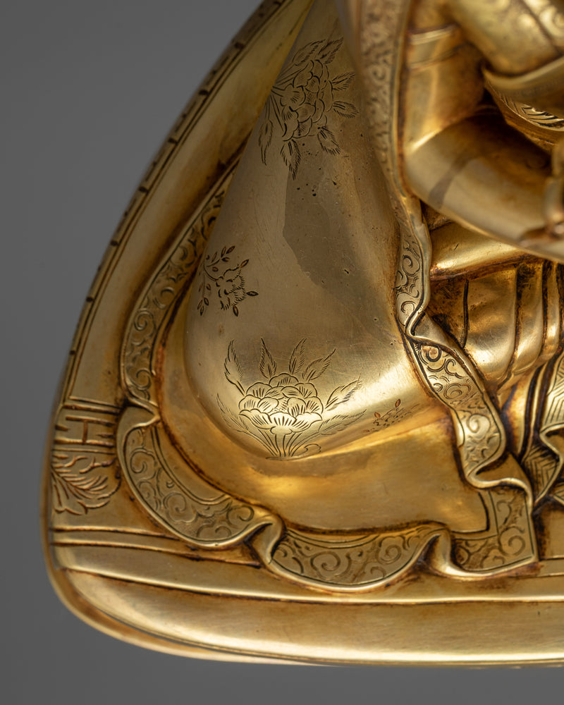 16th Karmapa Ranjung Rigpe Dorje Statue | A Golden Emblem of Wisdom and Spiritual Authority