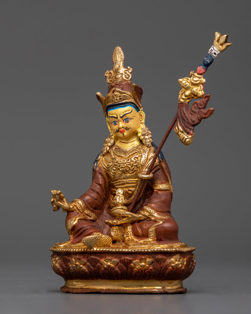 sacred-guru-rinpoche-figure