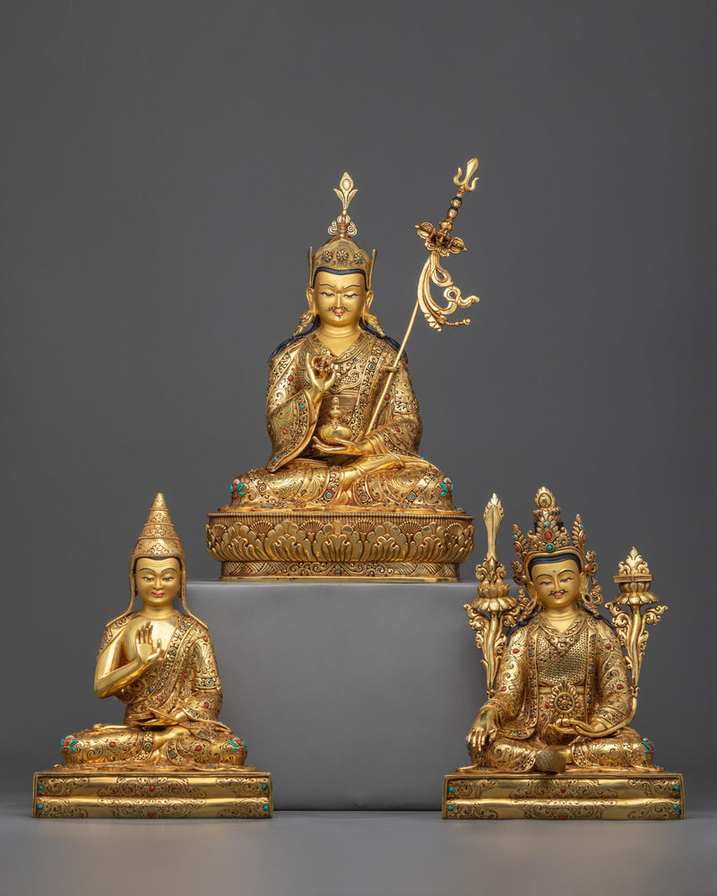 Guru Rinpoche with Trisong Detsen & Santaraksita 